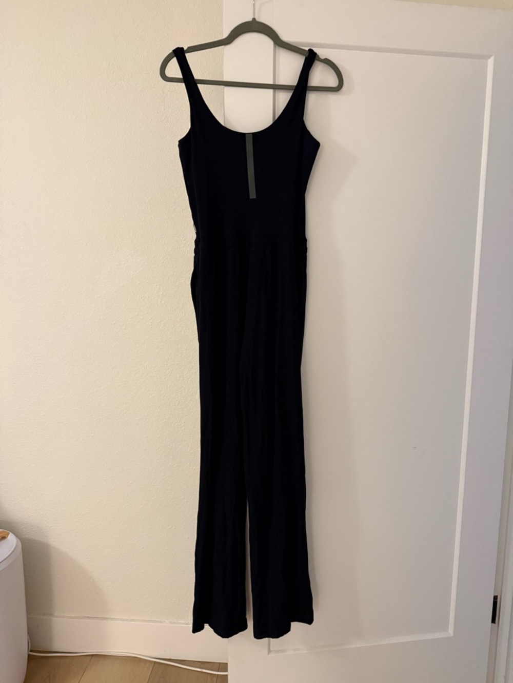 Vuori Pose Scoop Jumpsuit - Black - Picture 3 of 6